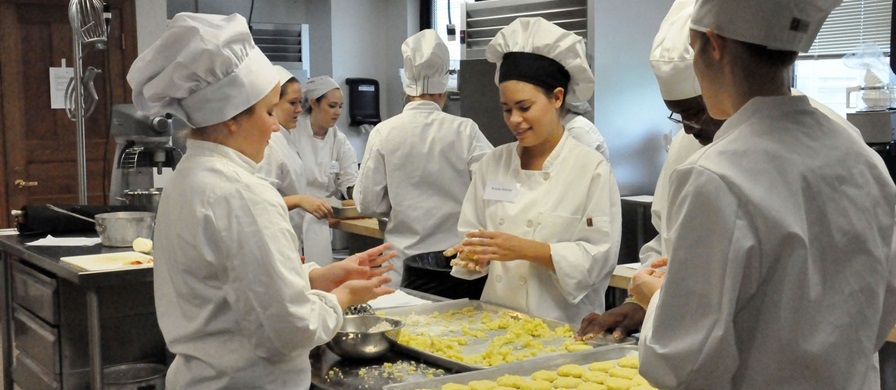 Nutrition Students Nutrition Students in Kitchen