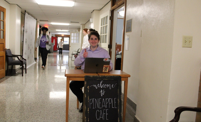 #caption11 Pineapple Cafe: Lebanon